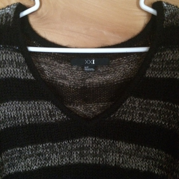 Oversize Sweater - Picture 3 of 4